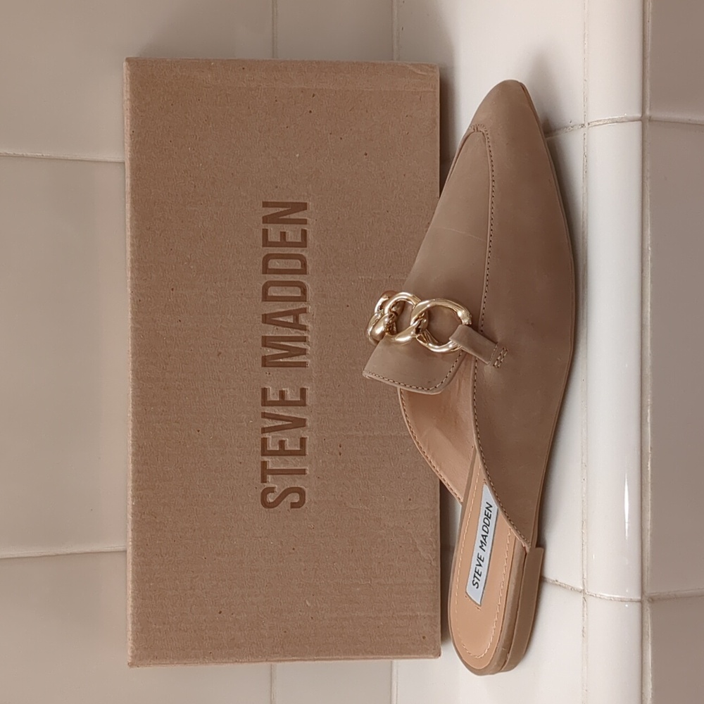 Steve Madden nubuck flat Mules with gold chain ornament. Size 8.5